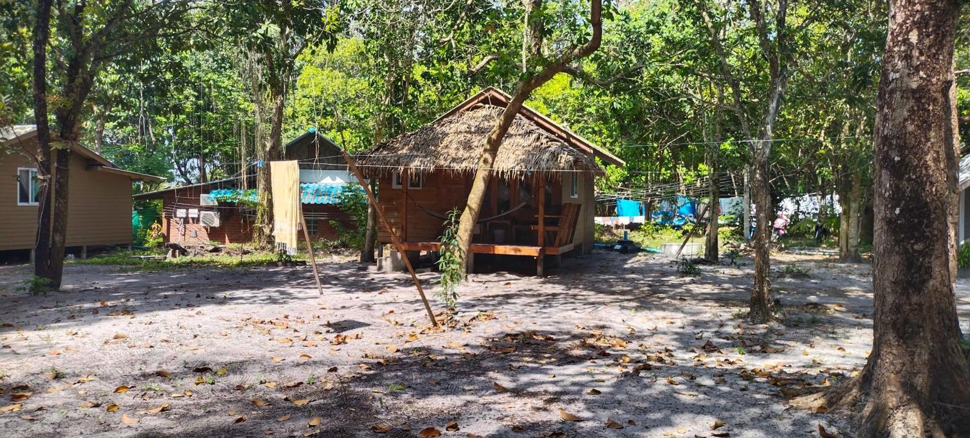 Lazy Hut Otel Koh Phayam Dış mekan fotoğraf